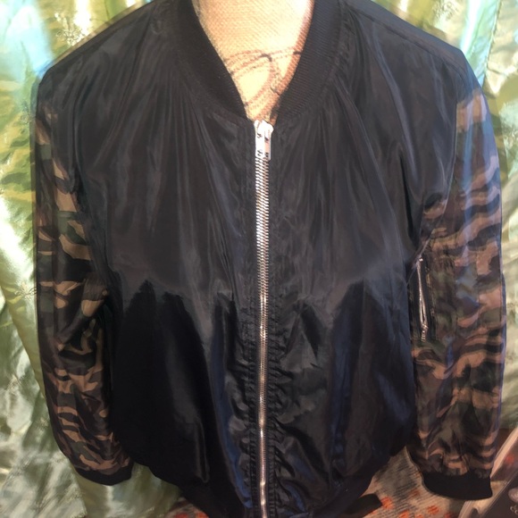 Black camo sleeve bomber jacket 😍 - Picture 2 of 3